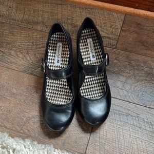 American eagle woman’s black heeled Mary Jane’s size 9.5